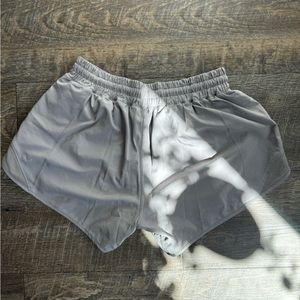 Lululemon hottie hot shorts in size 6